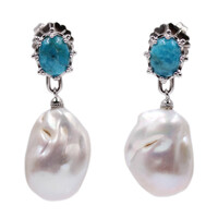 Pendientes en plata con Perla Freshwater (Dallas Prince Designs)